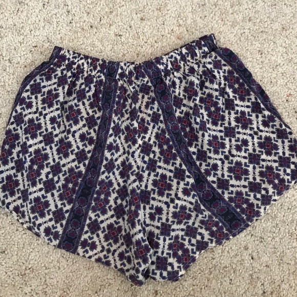 Brandy Melville flowy shorts - Picture 2 of 4